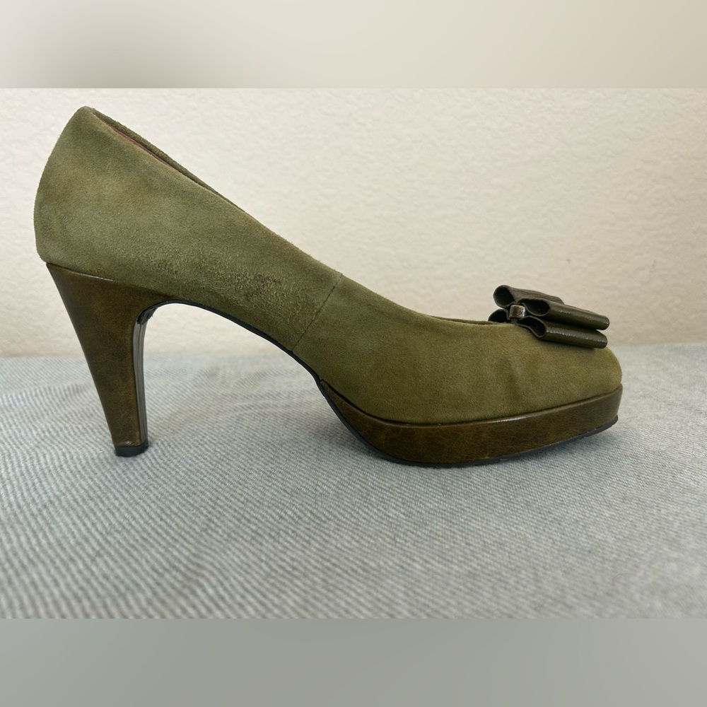 Miss Albright Anthropologie Green Suede Leather Bow Platform Heels Shoes Sz 10 - Picture 2 of 8